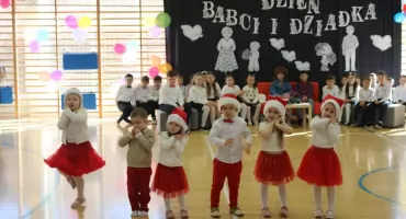 Dzień Babci i Dziadka w Szkole Podstawowej w Srebrnej [FOTO]