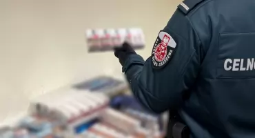 Sześć samochodów i tysiące nielegalnych papierosów. Podlaska KAS udaremniła przemyt na granicy