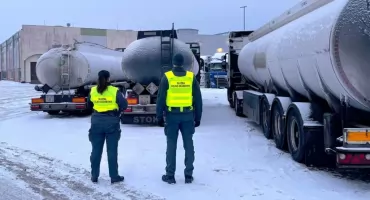 Podlaska KAS udaremniła nielegalny przewóz 95 tys. litrów paliwa