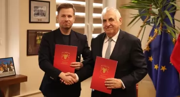 200 tysięcy złotych dla zambrowskiego szpitala. Burmistrz podpisał umowę [FOTO]