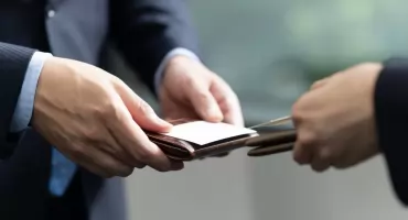 Twoja wizytówka to Twoja reklama – jak zrobić dobre wrażenie zwykłym kawałkiem papieru?