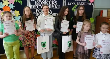 Gminny Konkurs Recytatorski w Szkole Podstawowej w Starym Skarżynie [FOTO]