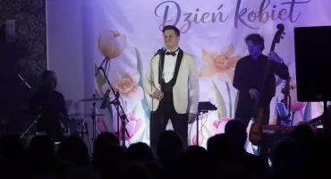 Wyjątkowy koncert w Woli Zambrowskiej. Łukasz Karauda wystąpił dla Pań [FOTO]