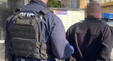 Pobił i okradł seniora w centrum Zambrowa. Napastnik trafił do aresztu