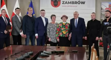 Burmistrz podpisał umowy z organizacjami pozarządowymi. Ponad 80 tys. zł na sport, wolontariat i działalność na rzecz osób niepełnosprawnych