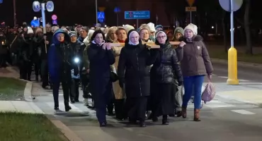 Droga krzyżowa wyruszyła z Zambrowa do Tabędza [FOTO+VIDEO]