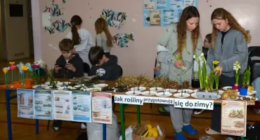 Święto Nauki w Szumowie. Uczniowie badali cztery pory roku [FOTO]