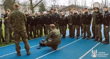 Młodzież z ZSA wzięła udział w szkoleniu prowadzonym przez żołnierzy z 1. Podlaskiej Brygady Obrony Terytorialnej [FOTO]