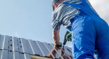 Blacha trapezowa – wszystko co musisz wiedzieć przed zakupem i montażem