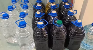 100 litrów nielegalnego alkoholu zabezpieczyli funkcjonariusze KAS. 42-latek stanie przed sądem [FOTO]