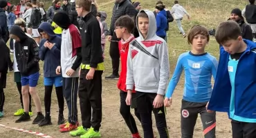 Najlepsi młodzi biegacze z powiatu zambrowskiego na Finałach Wojewódzkich w biegach przełajowych [FOTO]