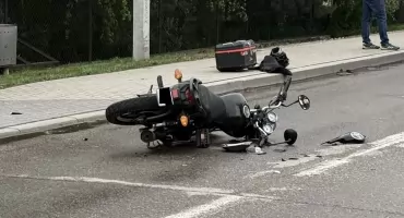 Wypadek na ulicy Pileckiego w Zambrowie. Motocyklista trafił do szpitala [FOTO+VIDEO]