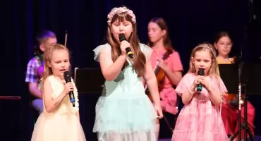 Koncert pt. “Wszystkie dzieci nasze są” w Miejskim Ośrodku Kultury w Zambrowie [FOTO+VIDEO]