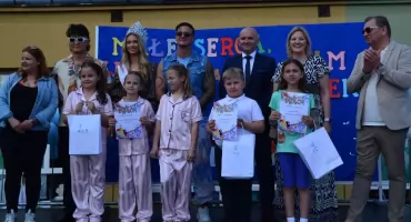 Gminny Dzień Dziecka w Rutkach. Uczniowie rywalizowali w konkursie talentów [FOTO]