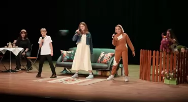 Spektakl „Karmelek” w Miejskim Ośrodku Kultury w Zambrowie przyciągnął młodą publiczność [FOTO+VIDEO]