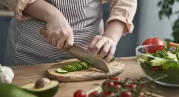 Dieta i nawyki, które niszczą Twój głos – czego unikać, a co włączyć do codziennej rutyny?