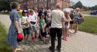 Dzieci poznały tajemnice zambrowskich koszar. Drugi dzień wakacji w muzeum [FOTO]