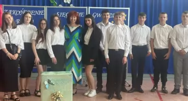 Uroczyste pożegnanie roku szkolnego w Szkole Podstawowej w Starym Zakrzewie [FOTO]