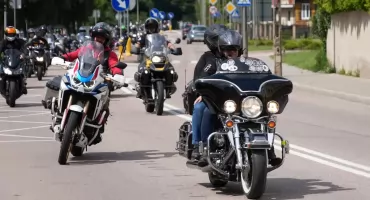 Parada motocykli i pokaz jazdy kaskaderskiej. Motocykliści opanowali Zambrów [FOTO+VIDEO]
