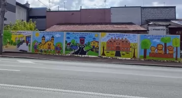 Dziecięce rysunki ozdobiły ulicę Ostrowską. Powstała wyjątkowa galeria w centrum Zambrowa [FOTO+VIDEO]