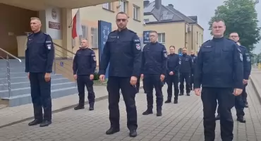 Zambrowscy policjanci robili pompki przed komendą. To challenge dla Kacpra Musiałowskiego [VIDEO]