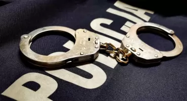 Poszukiwany 37-latek wpadł w ręce zambrowskich policjantów. Trafił prosto do więzienia