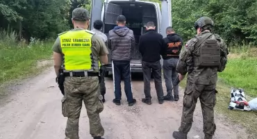 Funkcjonariusze Straży Granicznej zatrzymali nielegalnych migrantów. Trafili z powrotem na Litwę [VIDEO]