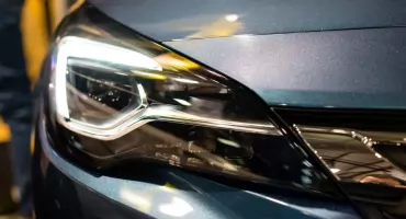 Matrix LED, zwykłe LED czy halogeny – które oświetlenie jest najtańsze w eksploatacji?