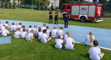 Policjanci i strażacy rozmawiali z dziećmi o bezpieczeństwie
