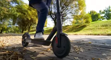 Drastycznie rośnie liczba wypadków na hulajnogach. Zambrowscy policjanci przypominają o nowych przepisach