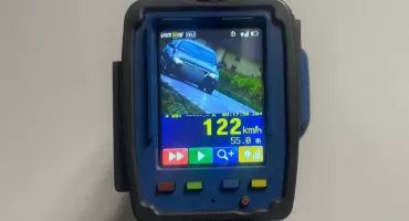 Pędził 122 km/h w terenie zabudowanym. Recydywista stracił prawo jazdy i 5 tysięcy złotych