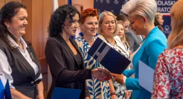 Nauczyciele z powiatu zambrowskiego odebrali najwyższe awanse zawodowe [FOTO]
