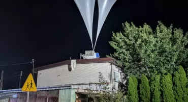 Balony z kontrabandą spadły w regionie. Policjanci przejęli tysiące paczek papierosów [FOTO]