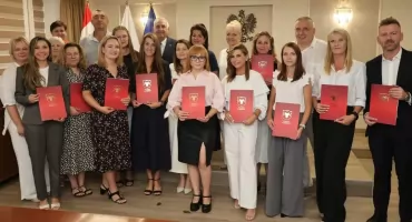 Nauczycielki odebrały akty awansu w Urzędzie Miasta [FOTO]