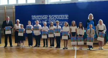 Nowy rok szkolny w Szkole Podstawowej w Rutkach-Kossakach. Wójt wręczył akty mianowania nauczycielkom [FOTO]