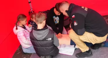 Specjalny Trening Reagowania - strażacy uczyli, jak się zachować w razie zagrożenia atakiem z powietrza [FOTO+VIDEO]