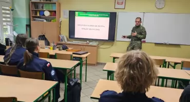 Funkcjonariusz Podlaskiego Oddziału Straży Granicznej odwiedził młodzież z ZSA [FOTO]