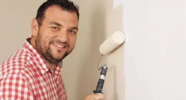 Jak odnowić i zabezpieczyć ściany w domowym warsztacie lub piwnicy za pomocą farby olejnej?