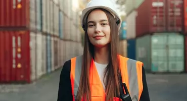 Dla kogo są studia logistyczne? Sprawdź, czy odnajdziesz się w świecie terminów i planowania