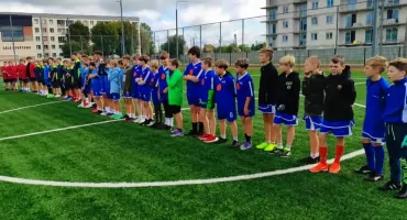 Młodzi piłkarze rywalizowali na orliku w Zambrowie. Znamy zwycięzców Powiatowych Igrzysk Dzieci [FOTO]