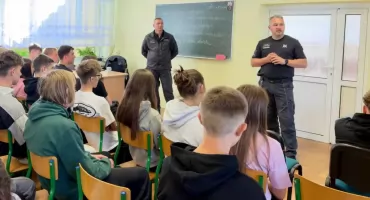 STOP HEJT! Funkcjonariusze Zakładu Karnego w Czerwonym Borze prowadzą zajęcia w szkołach [FOTO]