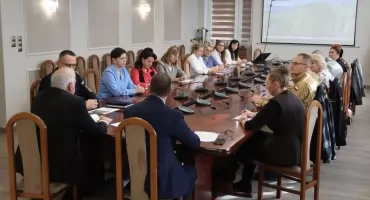 Bezpieczeństwo w zambrowskich szkołach i przedszkolach. Burmistrz spotkał się ze służbami i dyrektorami placówek [FOTO]