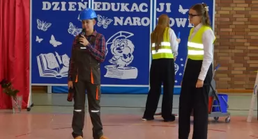 Społeczność Szkoły Podstawowej w Starym Zakrzewie świętowała Dzień Edukacji Narodowej [FOTO]