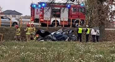 BMW wpadło do rowu. Czworo pasażerów w szpitalu [FOTO+VIDEO]