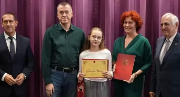 Najzdolniejsi uczniowie odebrali stypendia Burmistrza Miasta Zambrów [FOTO]