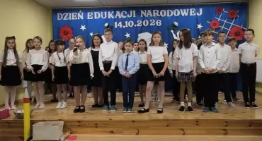 Dzień Edukacji Narodowej w szkole w Rutkach-Kossakach. Uczniowie podziękowali nauczycielom [FOTO]