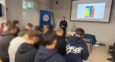 Policjanci i strażacy szkolili uczniów w Zambrowie. Uczyli zasad bezpieczeństwa w kryzysie [FOTO]